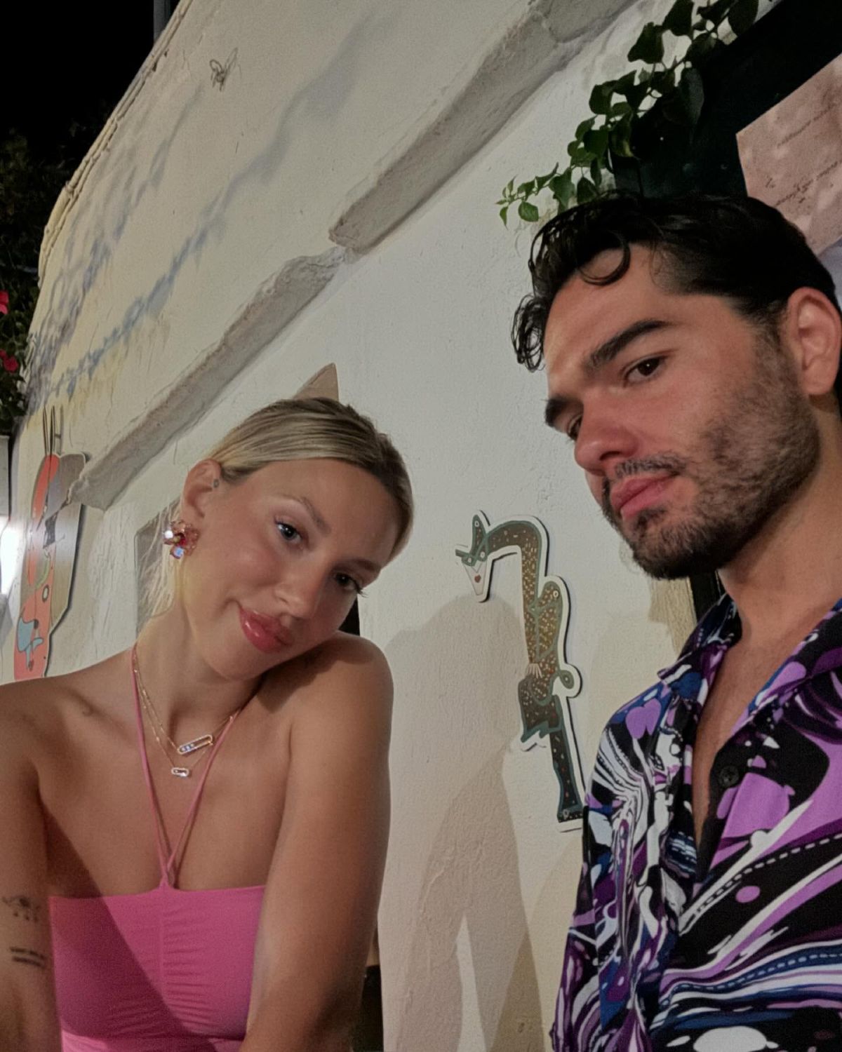 Ο Μάστορας και η Καληφώνη για ποτό σε νησί