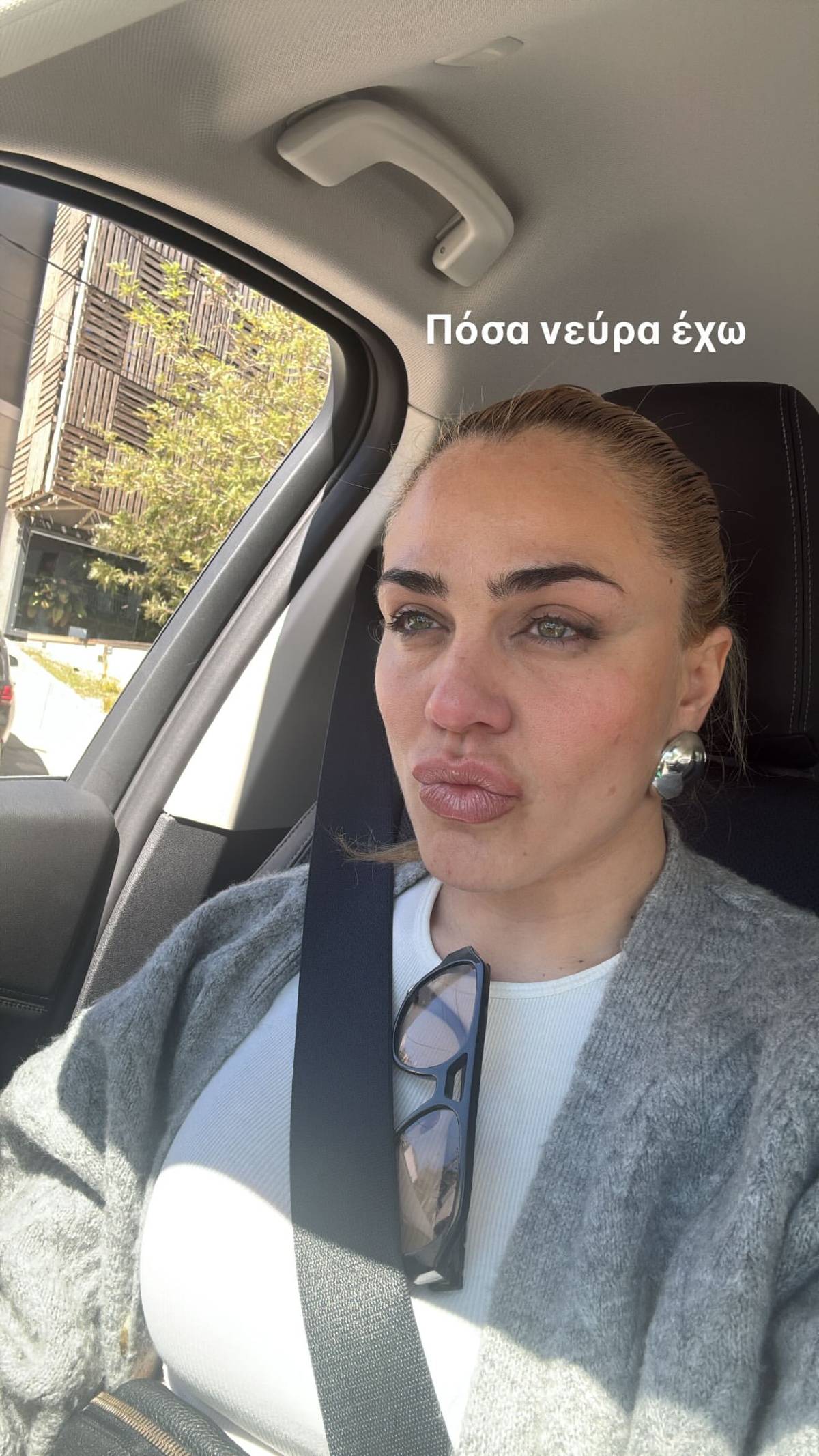 Η Κόνι Μεταξά στο αυτοκίνητό της