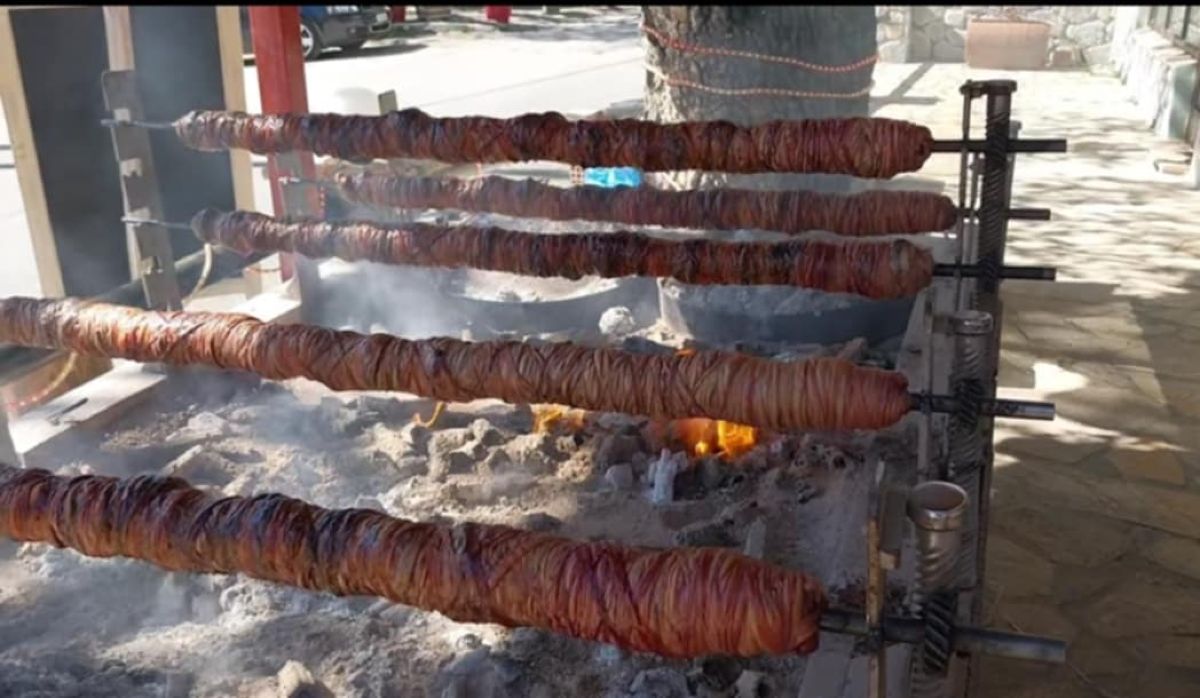 Το κοκορέτσι είναι must στο Αρχοντικό της Ζάχολης