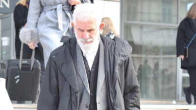 Ο Πέτρος Φιλιππίδης έξω από τα δικαστήρια