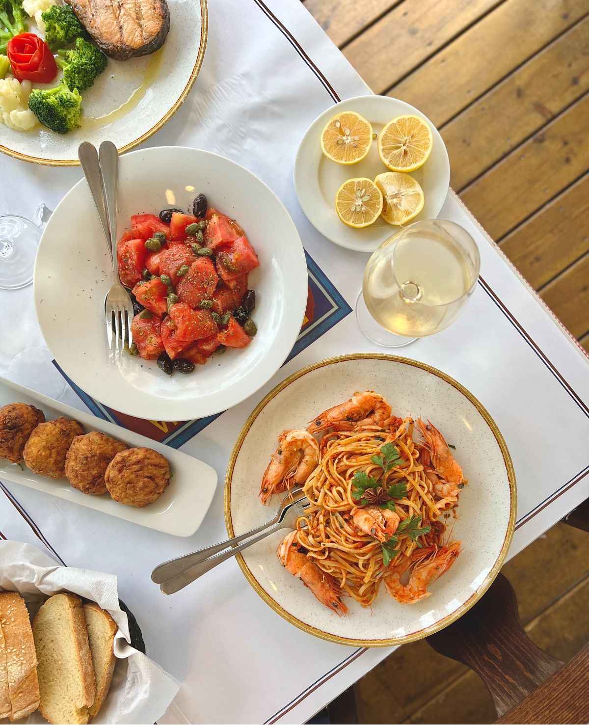 Στην ψαροταβέρνα του Μπούνου