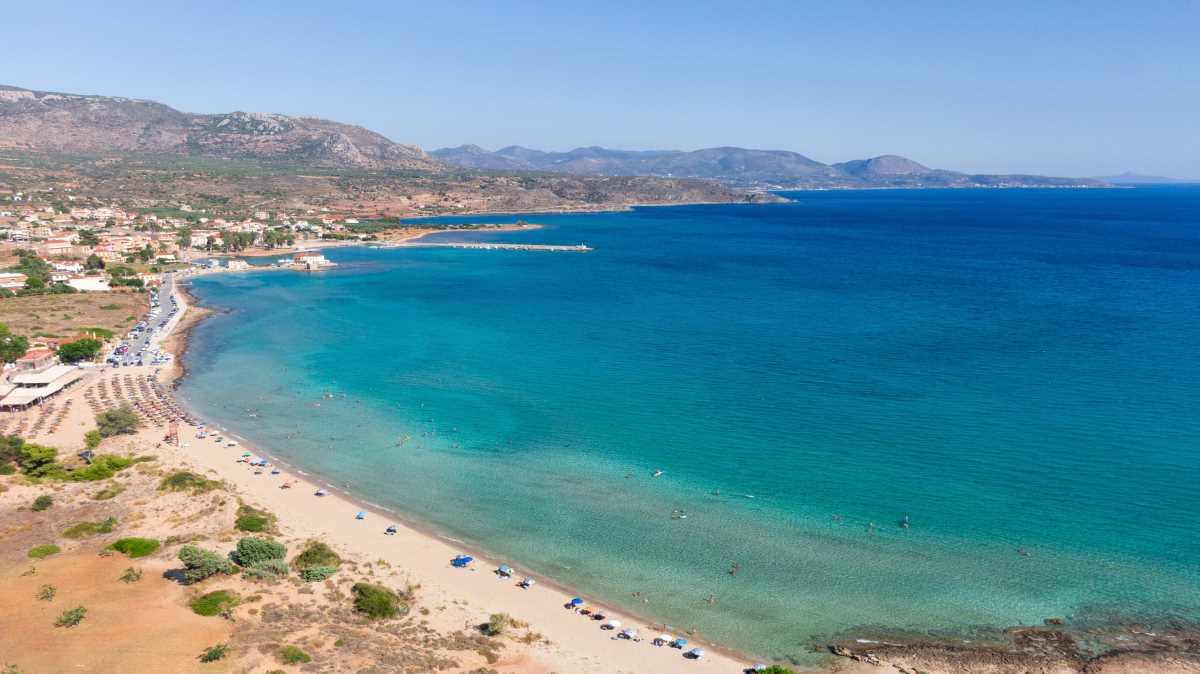 H παραλία της Πλύτρας λίγο έξω από τη Μονεμβασιά