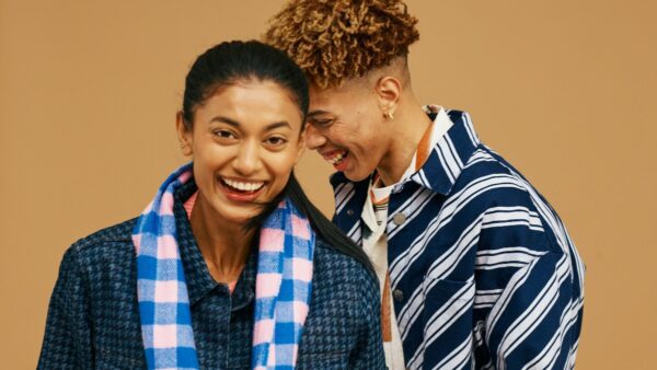 Αγορι και κορίτσια αγκαλιά