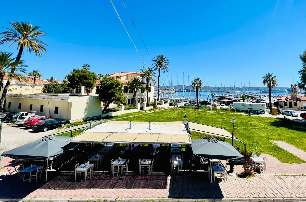 Η υπέροχη τοποθεσία με θέα τη θάλασσα