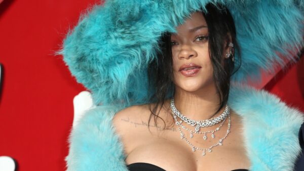 Η Rihanna στο κόκκινο χαλί