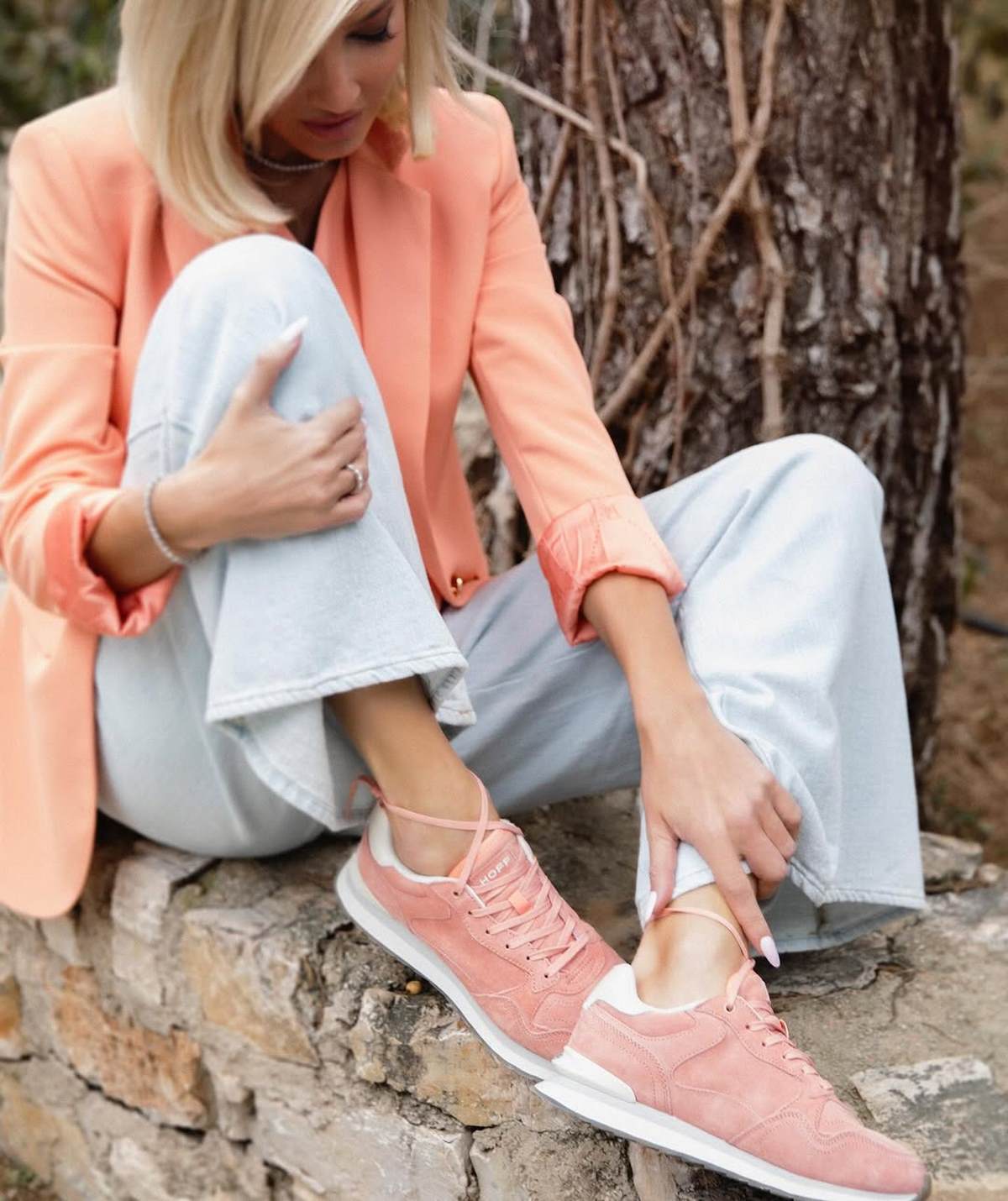 Με wide-leg τζιν η Φαίη Σκορδά