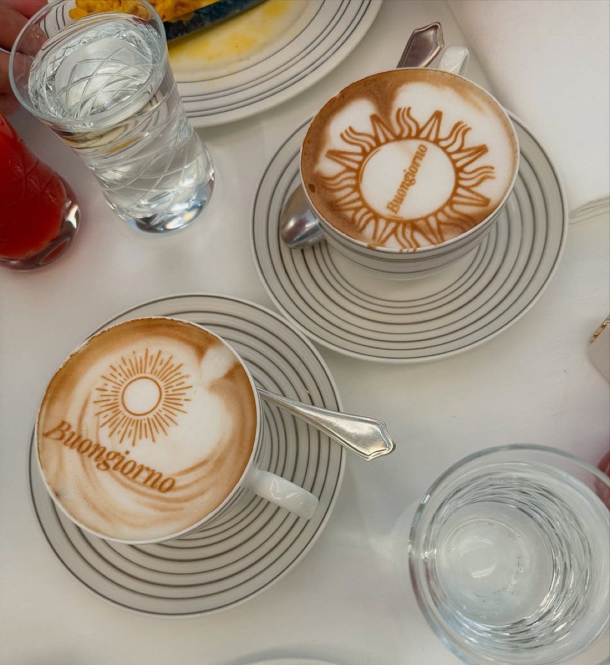 Κωνσταντίνα Σπυροπούλου: Αγκαλιά στην παιδική χαρά με τους γιους της - «Μόνο οι 3 μας»