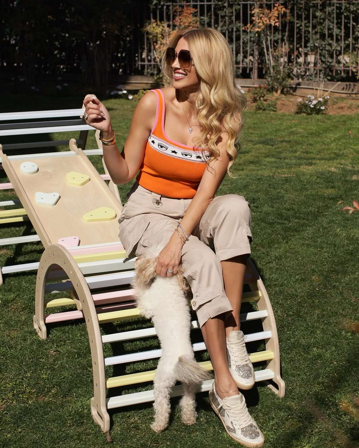 H Κωνσταντίνα Σπυροπούλου στον κήπο της