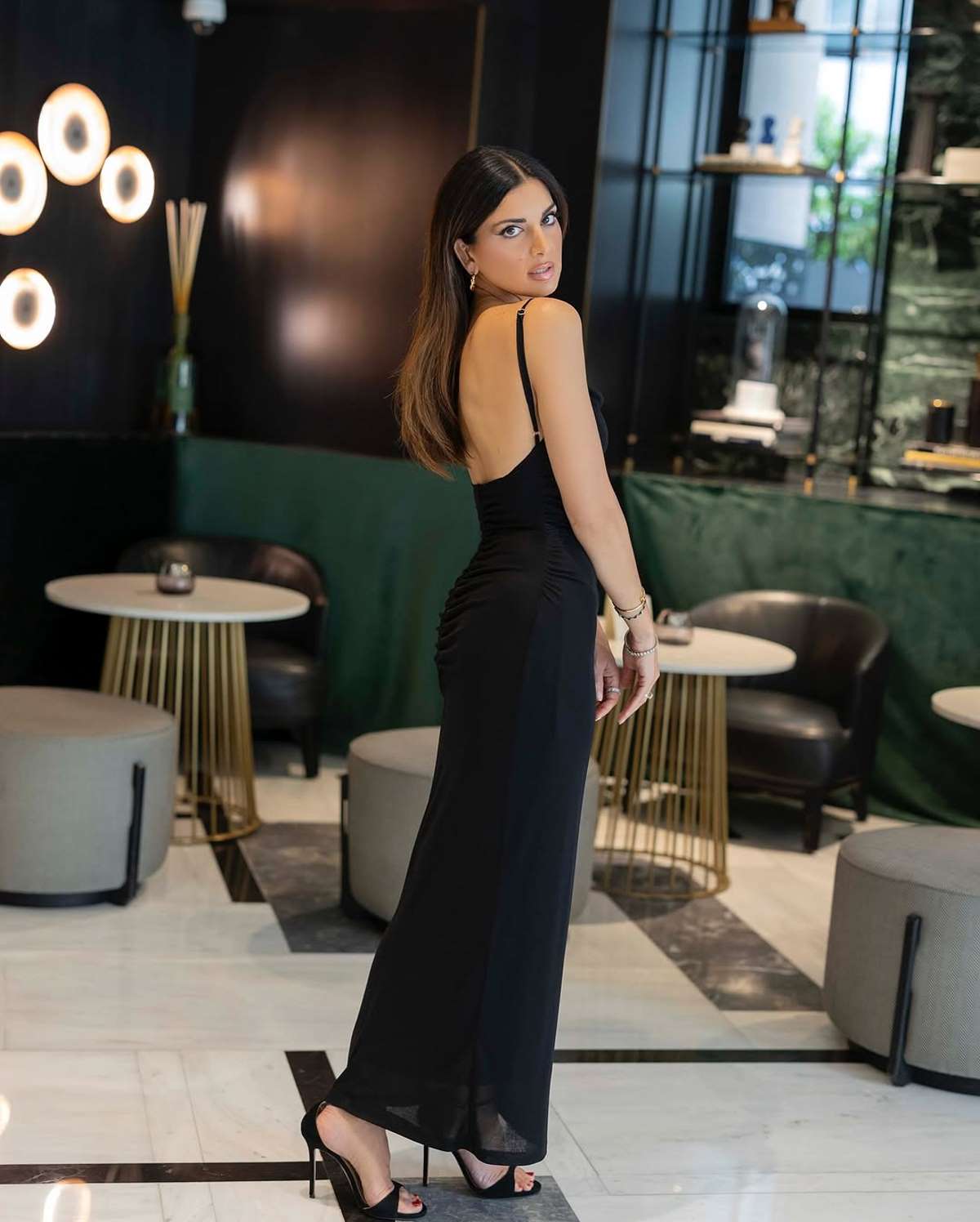 H Σταματίνα Τσιμτσιλή με μαύρο φόρεμα