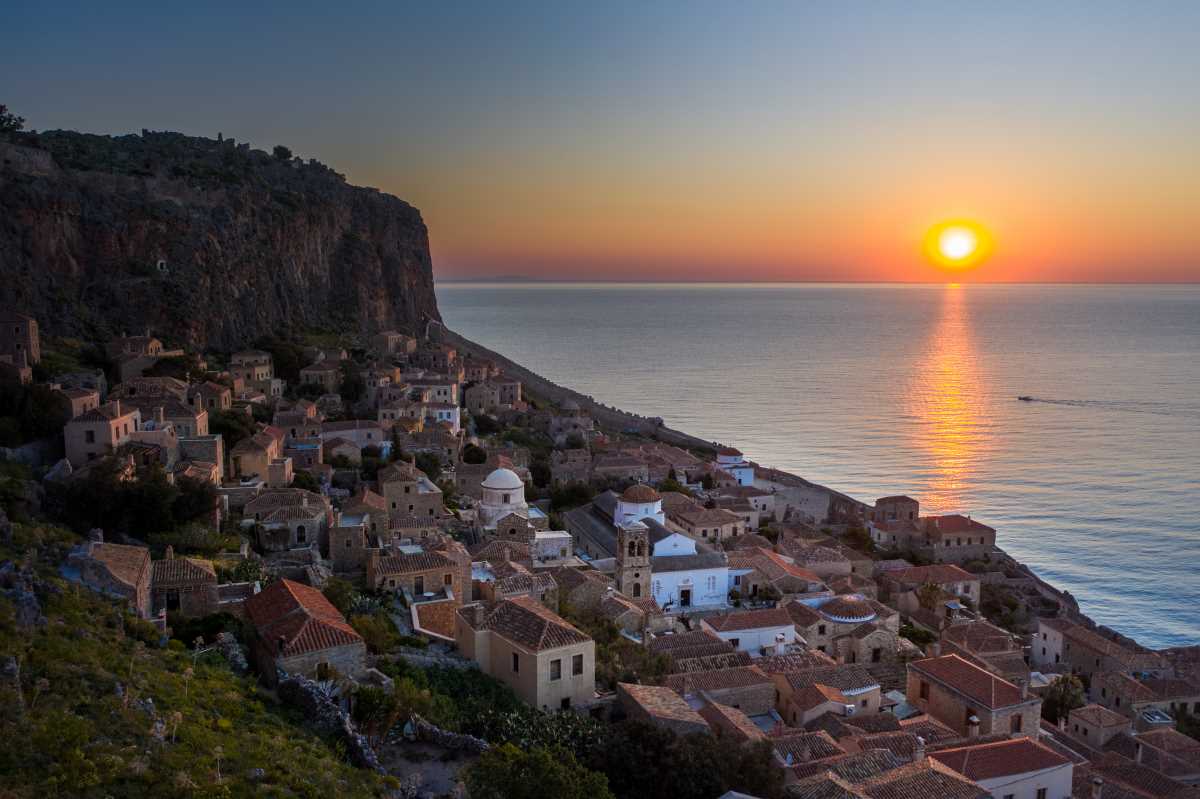 Ηλιοβασίλεμα στη Μονεμβασιά