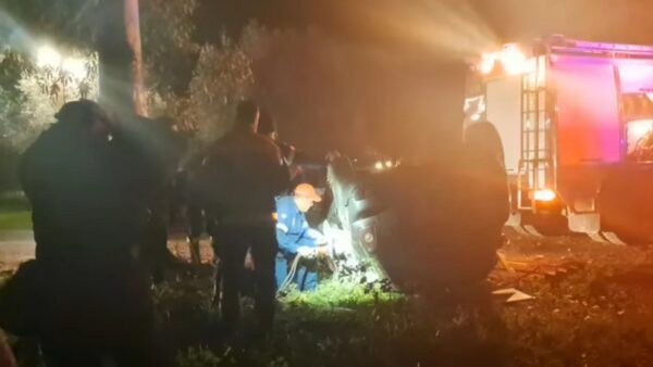 Αυτοκίνητο γυρισμένο ανάποδα