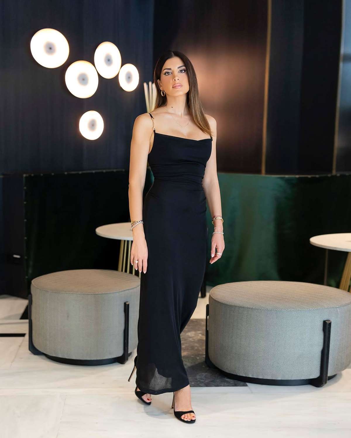 Η Σταματίνα Τσιμτσιλή με μαύρο φόρεμα