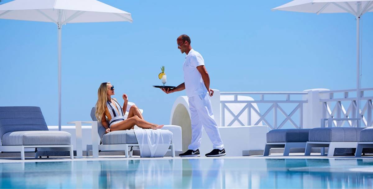 Volcano View Hotel στην πισίνα