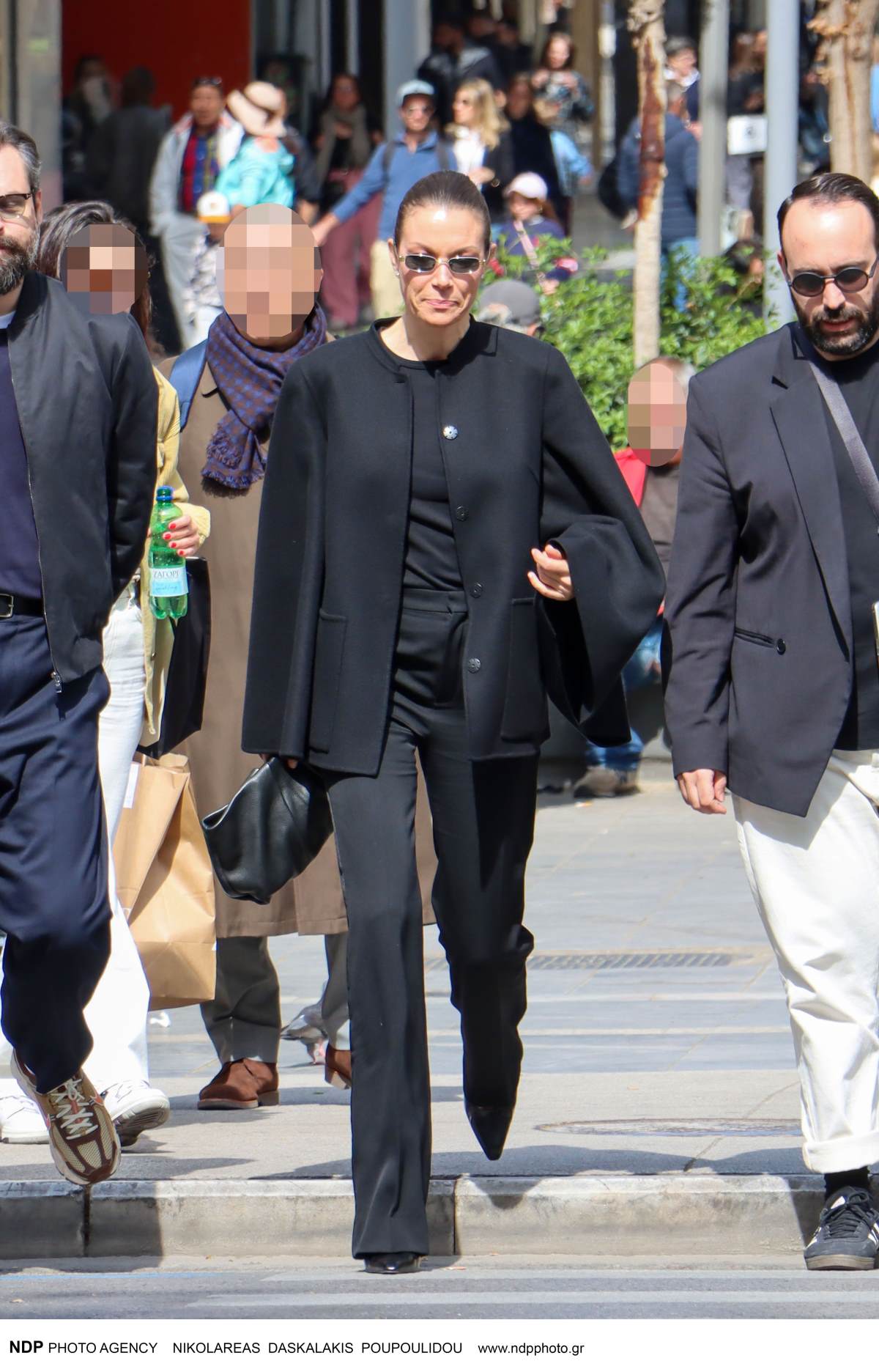 Η Βίκυ Καγιά σε βόλτα στο κέντρο της Αθήνας