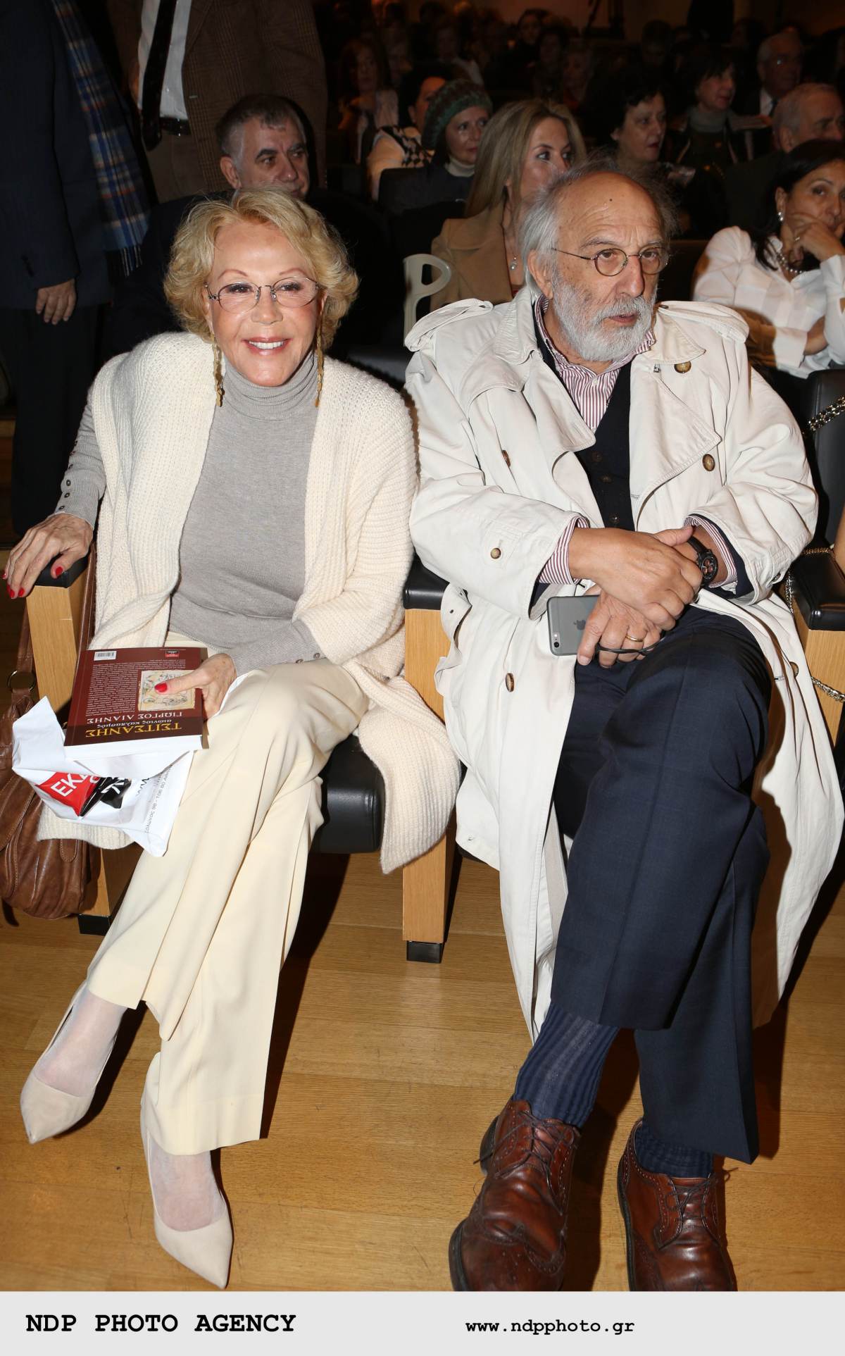 Αλέξανδρος Λυκουρέζος, Ζωή Λάσκαρη