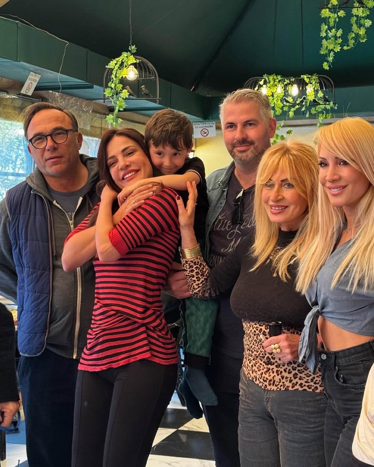 Η Δήμητρα Ματσούκα και ο Πέτρος Κόκκαλης στο πάρτι της Μαρίας Ματσούκα