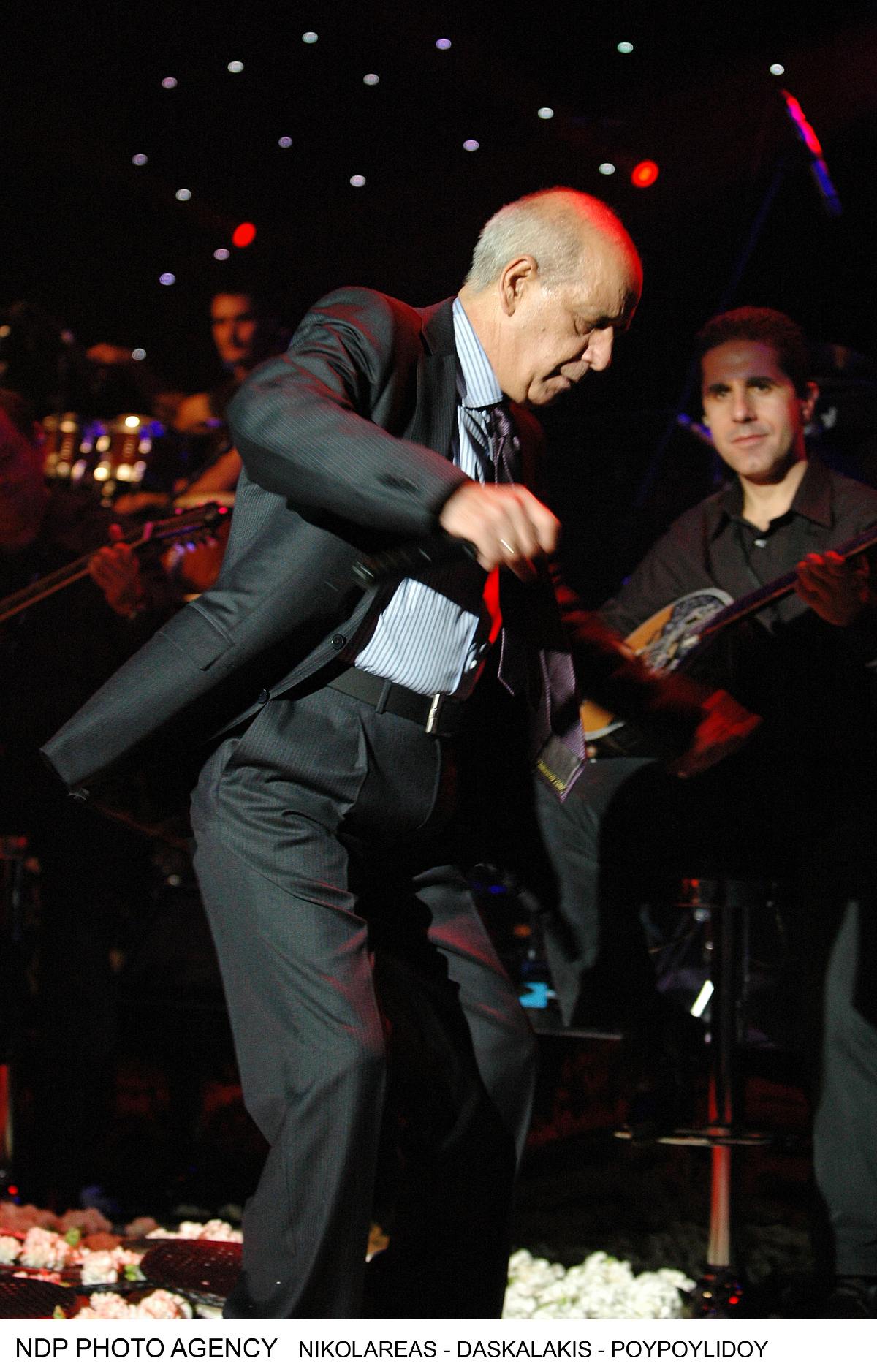 Δημήτρης Μητροπάνος ζεϊμπέκικο