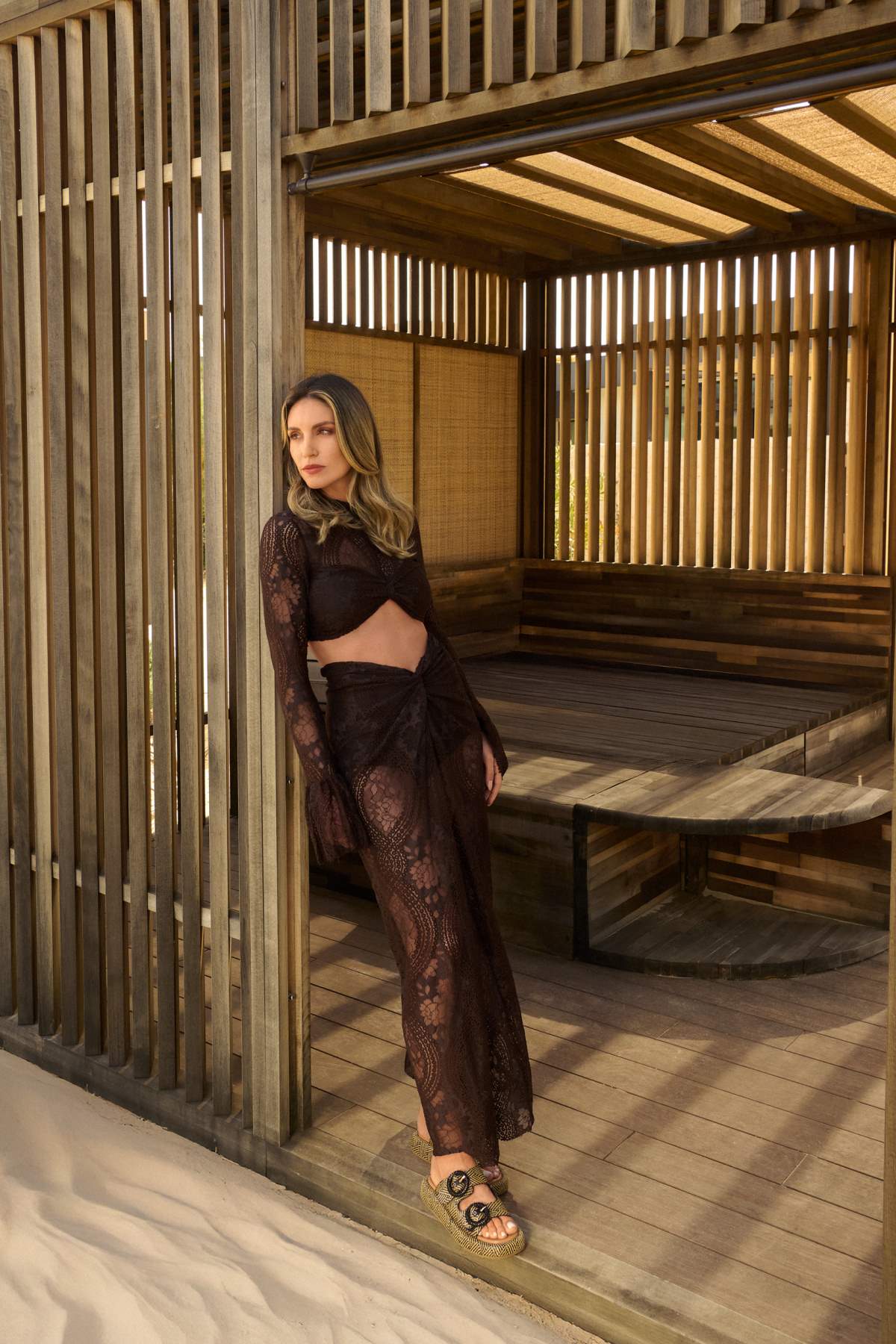 Η Αθηνά Οικονομάκου μούσα της Envie Shoes