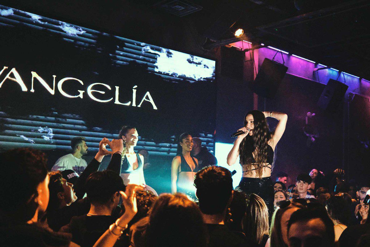 Evangelia Αμερική