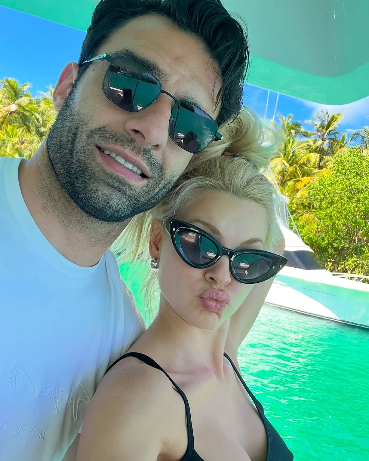 Βίκυ Κάβουρα, Γιώργος Τζαβέλλας