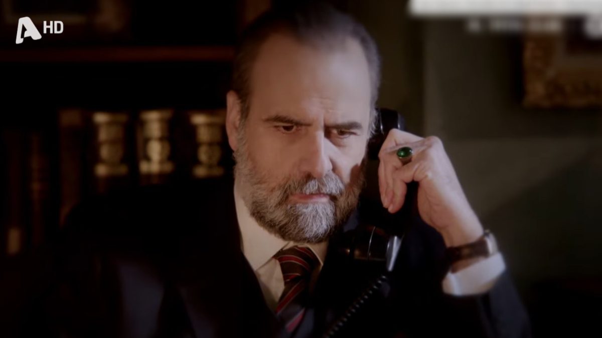 Ο Παύλος στον άγιο έρωτα μιλάει στο τηλέφωνο