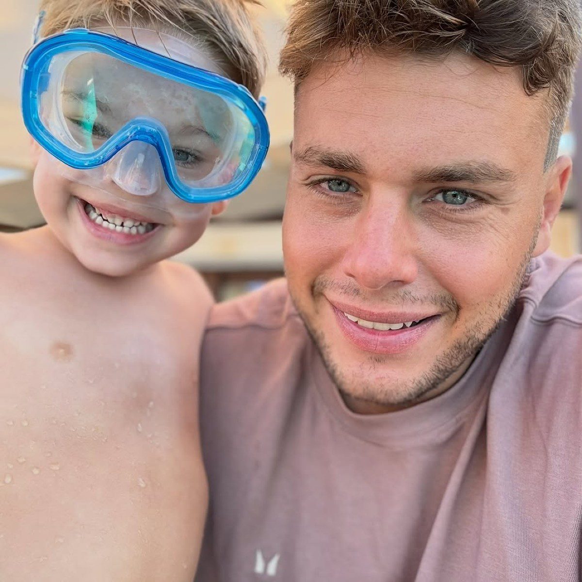 O Αλέξανδρος Κοψιάλης και ο γιος του αγκαλιά