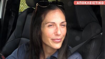 Η Ανθή Βούλγαρη στο αυτοκίνητό της