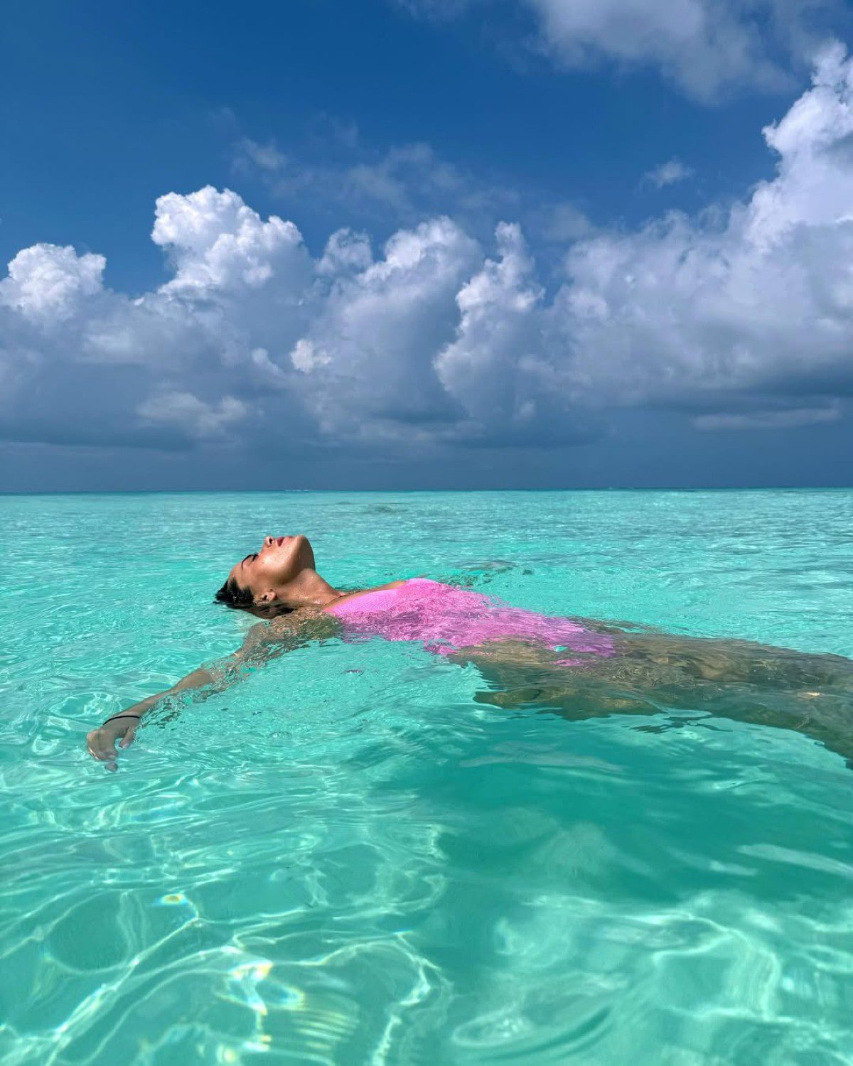 Η Μαρία Αντωνά σε παραλία στο Μπαλί