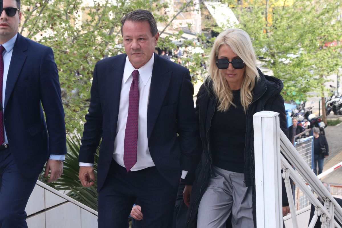 Ο Απόστολος Λύτρας και η Θεοδώρα Παπαδοπούλου στο δικαστήριο.