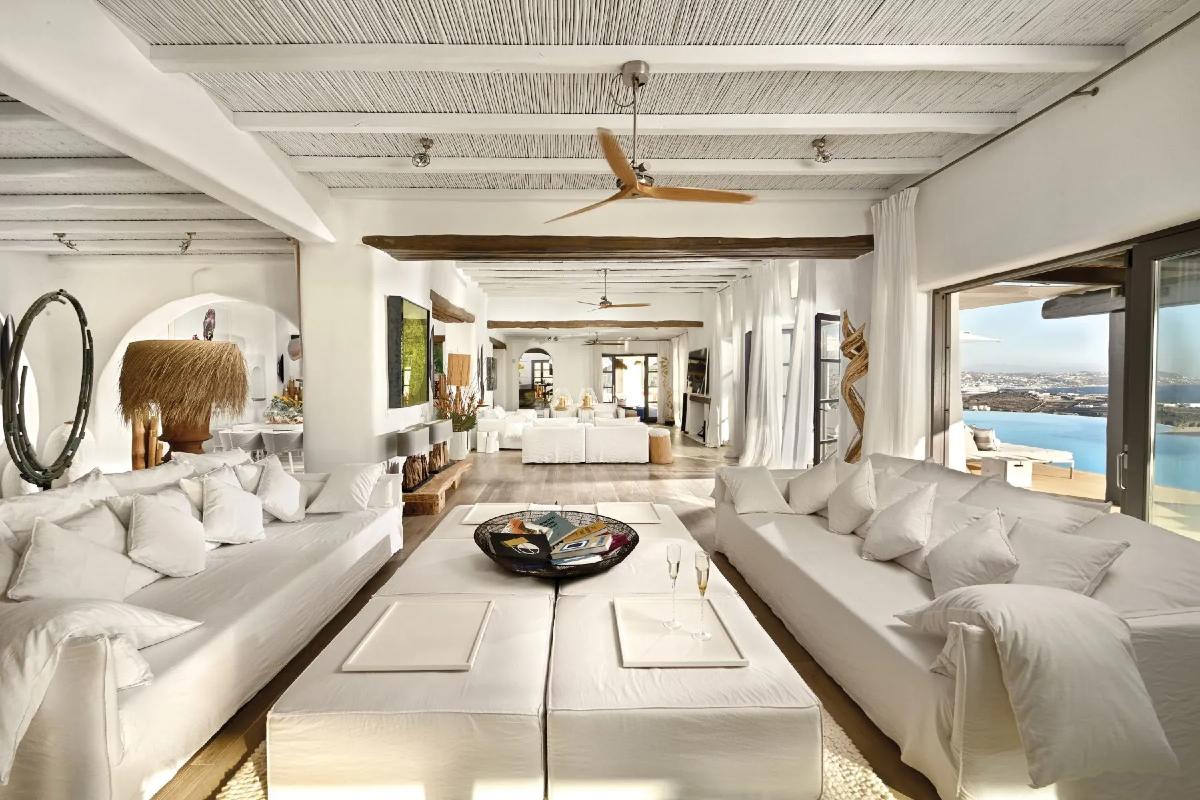 Η βίλα του Πέτρου Κωστόπουλου στην Μύκονο