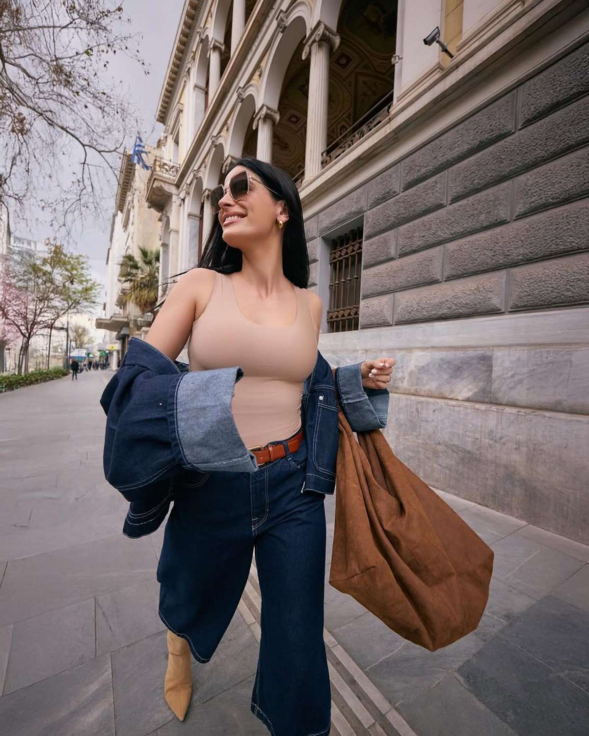 Η Χριστίνα Μπόμπα με τζιν σύνολο