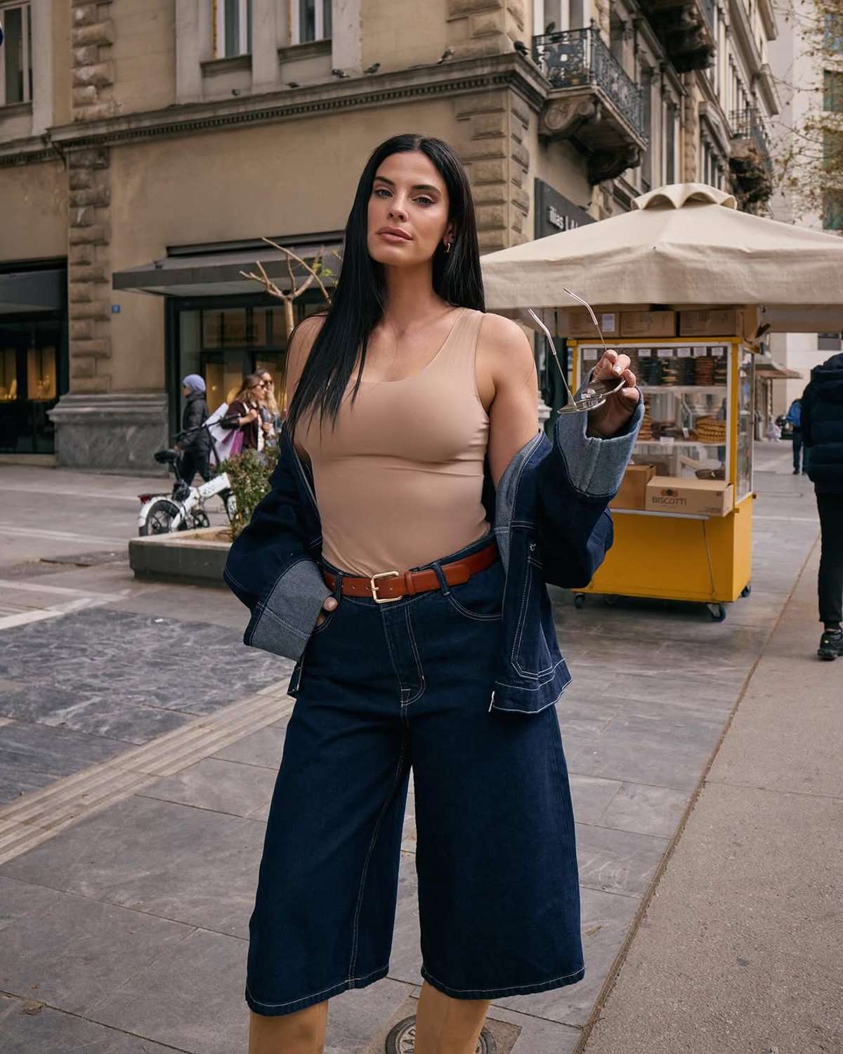 H Χριστίνα Μπόμπα με τζιν σύνολο