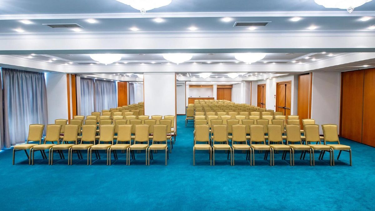η αίθουσα εκδηλώσεων στο My way hotel