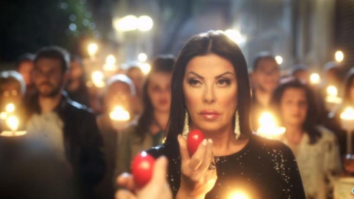 Η Άντζελα Δημητρίου στη διαφήμιση του Jumbo το Πάσχα