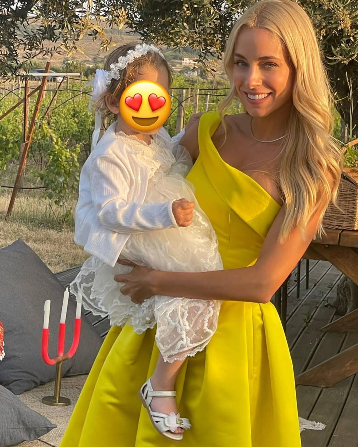 Η Δούκισσα Νομικού με την κόρη της