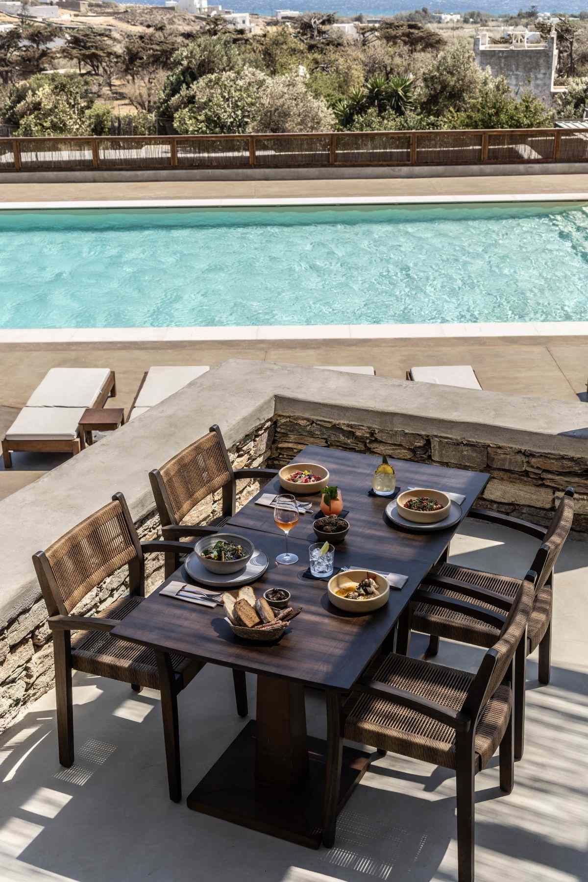 Απολαύστε το γεύμα σας στο Ela Tinos