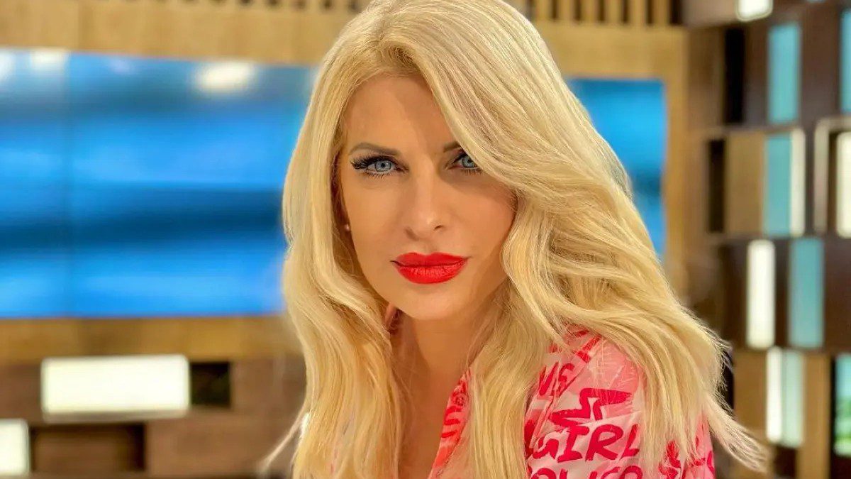 Ελένη Μενεγάκη στο πλατό