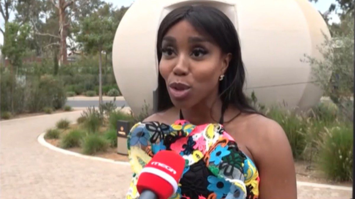 Η Ελίζαμπεθ Ελέτσι στην κάμερα του Mega