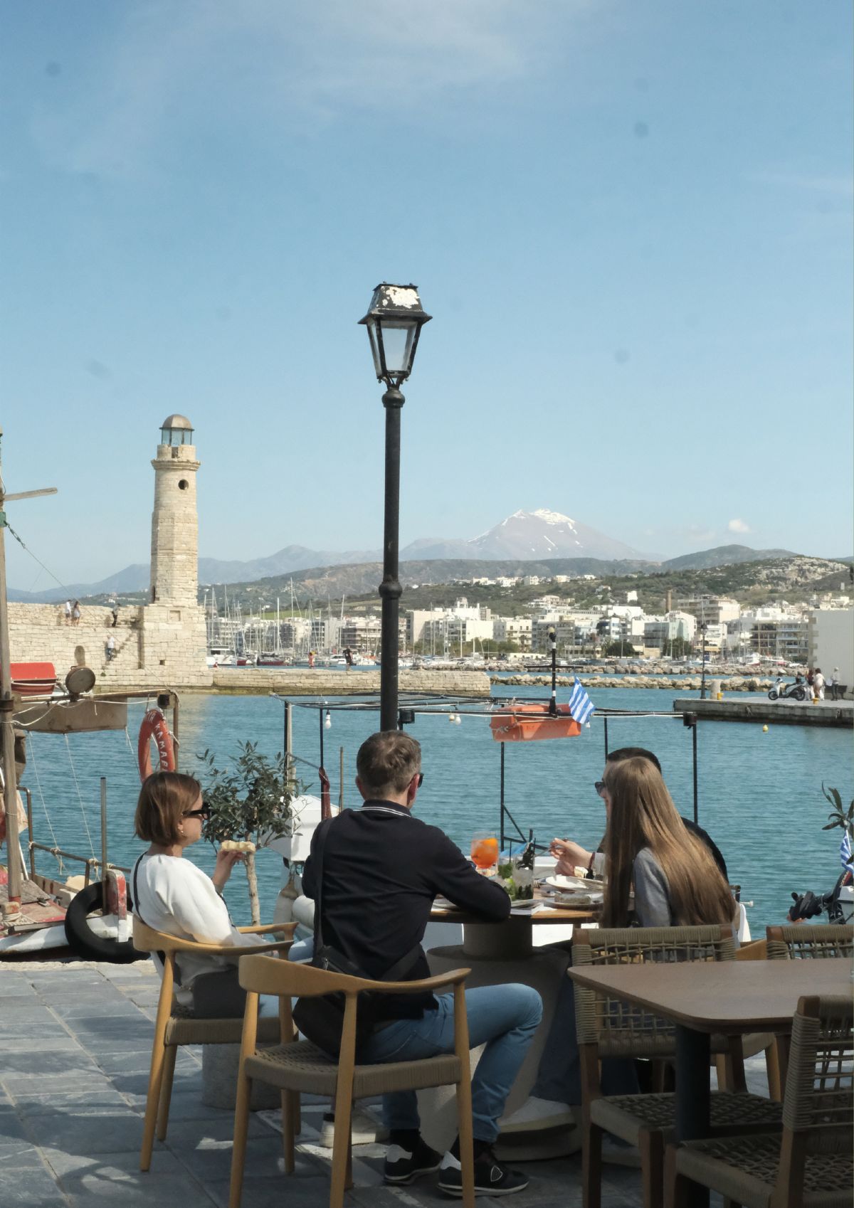εστιατόριο Ερωτόκριτος με θέα το λιμάνι