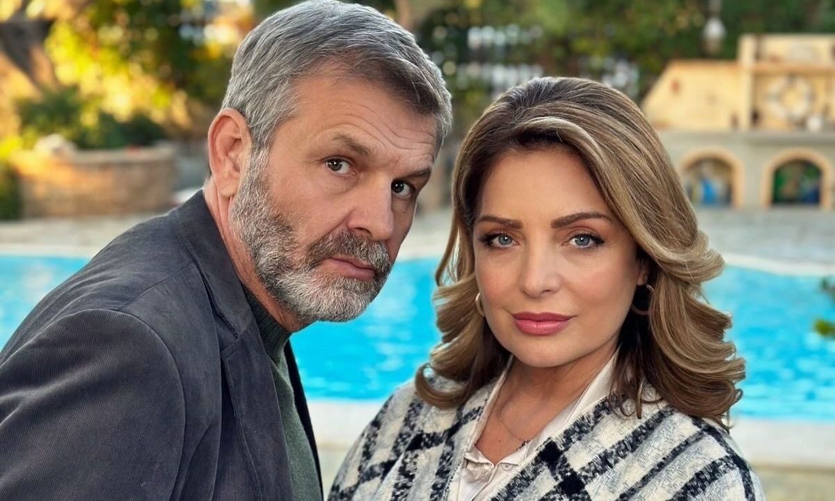 Γη της ελιάς Αθηνά Τζον