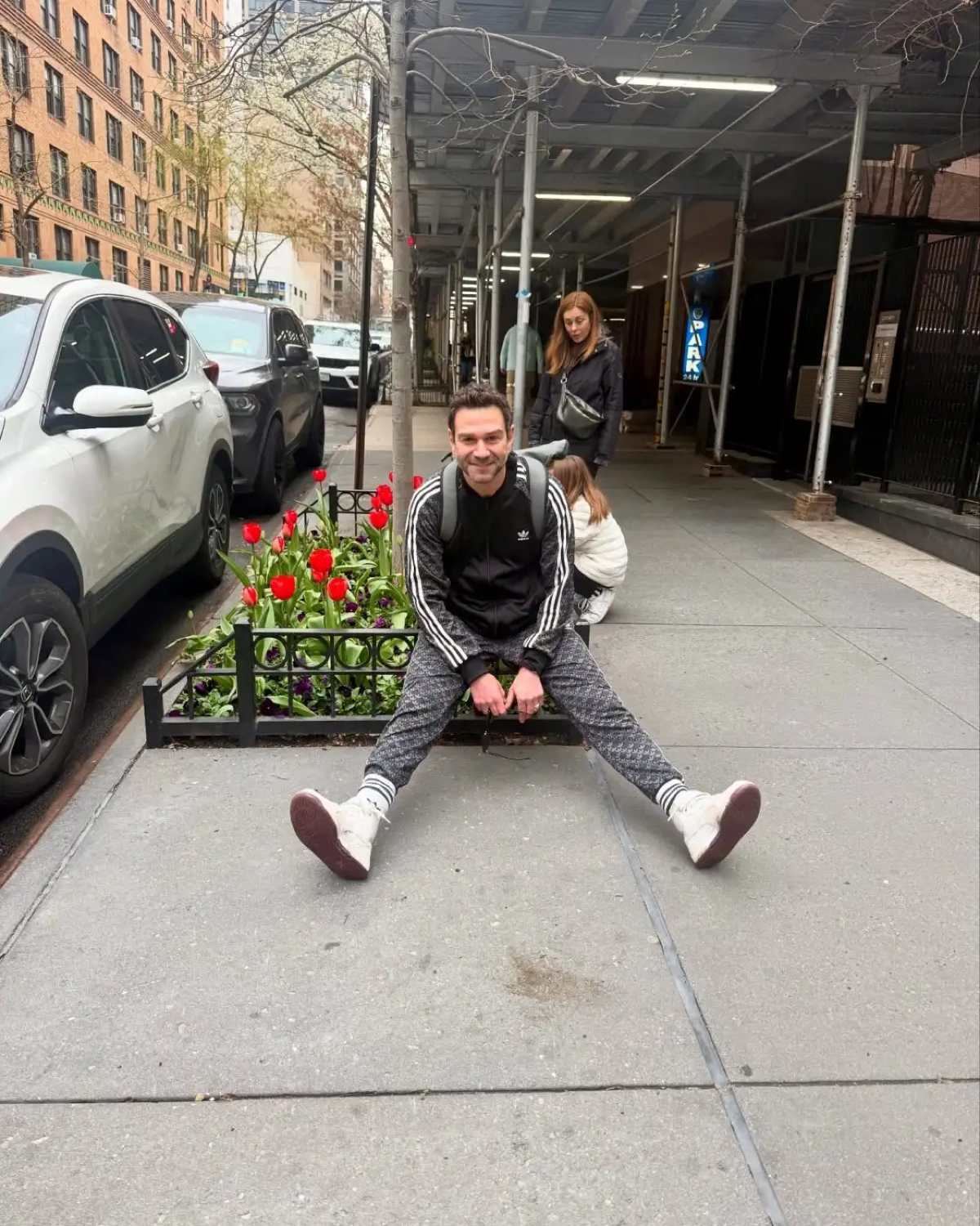 Η Θάλεια Ματίκα και ο Τάσος Ιορδανίδης με τα παιδιά τους στη Νέα Υόρκη