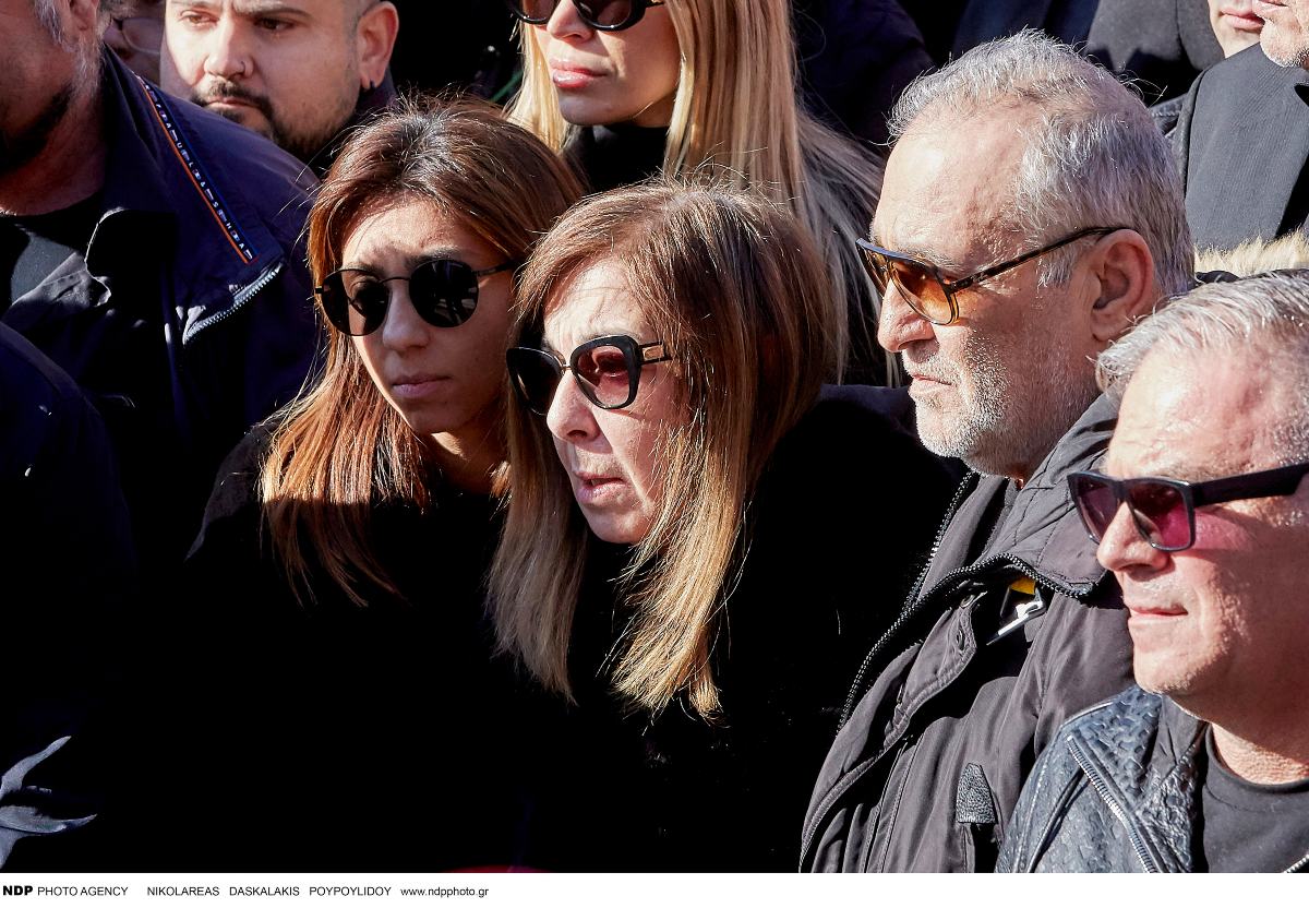 Η σύζυγος και η κόρη του Βασίλη Καρρά