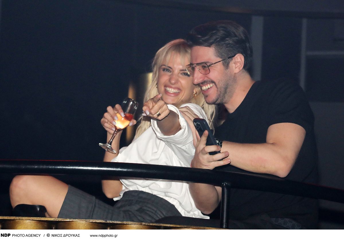 Ο Χάρης Παπατζανής και η Κατερίνα Λιόλιου σε βραδινή τους έξοδο