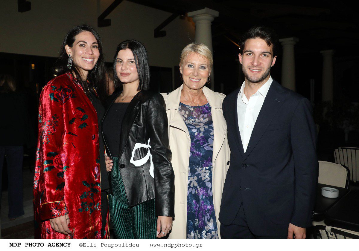  Κέλλυ Δρίτσα Βαρβιτσιώτη-Αλίκη Καραμανλή-Νατάσα Παζαΐτη-Αλέξανδρος Καραμανλής