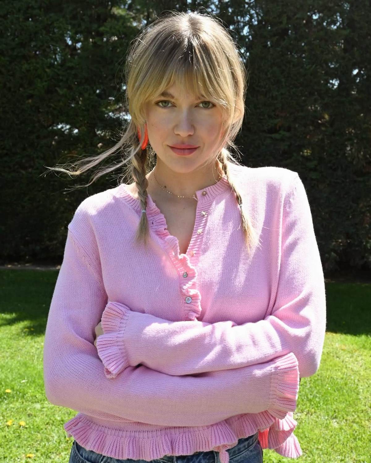 H Κλέλια Ανδριολάτου στον κήπο της