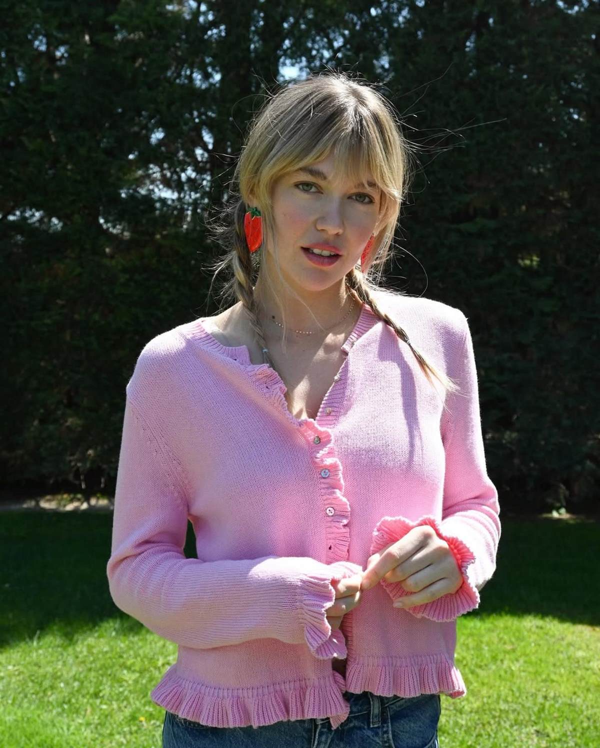 H Κλέλια Ανδριολάτου στον κήπο της