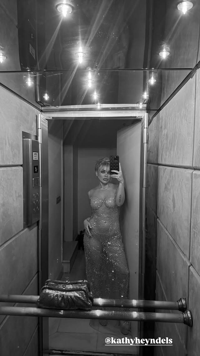 Κόνι στο ασανσέρ