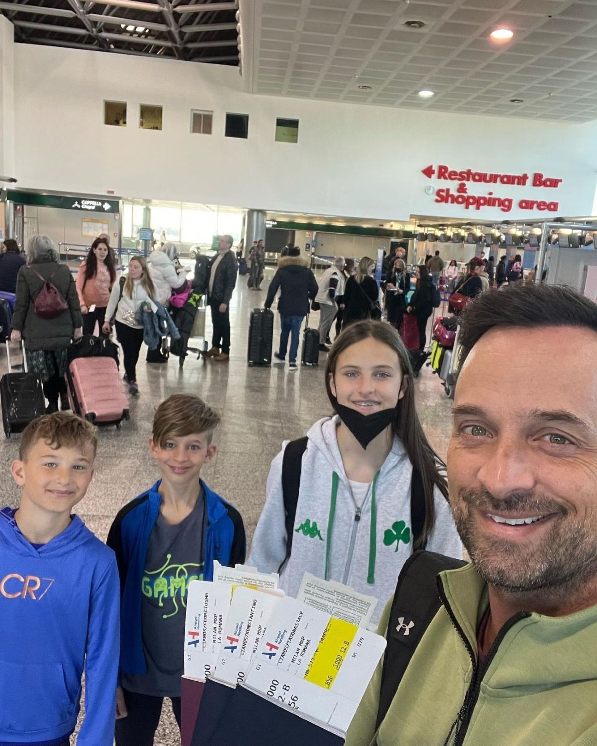 Ο Γιώργος Λιανός με τα τρία του παιδιά