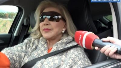 Η Λίτσα Πατέρα στο αυτοκίνητό της