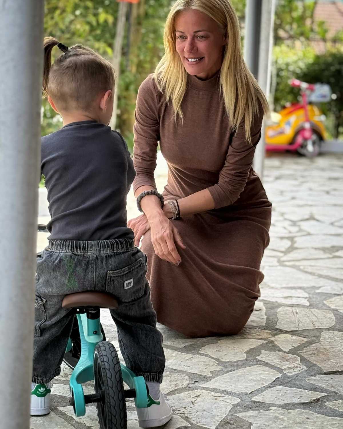 Η ανάρτηση της Ζέτας Μακρυπούλια για το Πάσχα